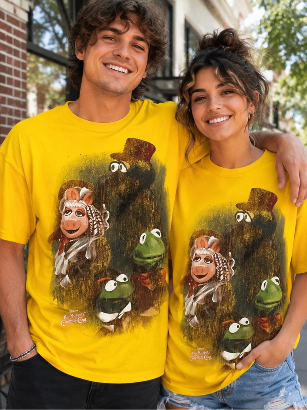 The Muppet Christmas Carol Graphic Tee XL NWOT Yellow Kermit Miss Piggy A15